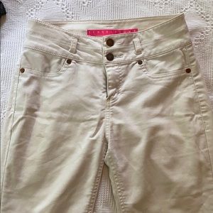 White high waisted jeans